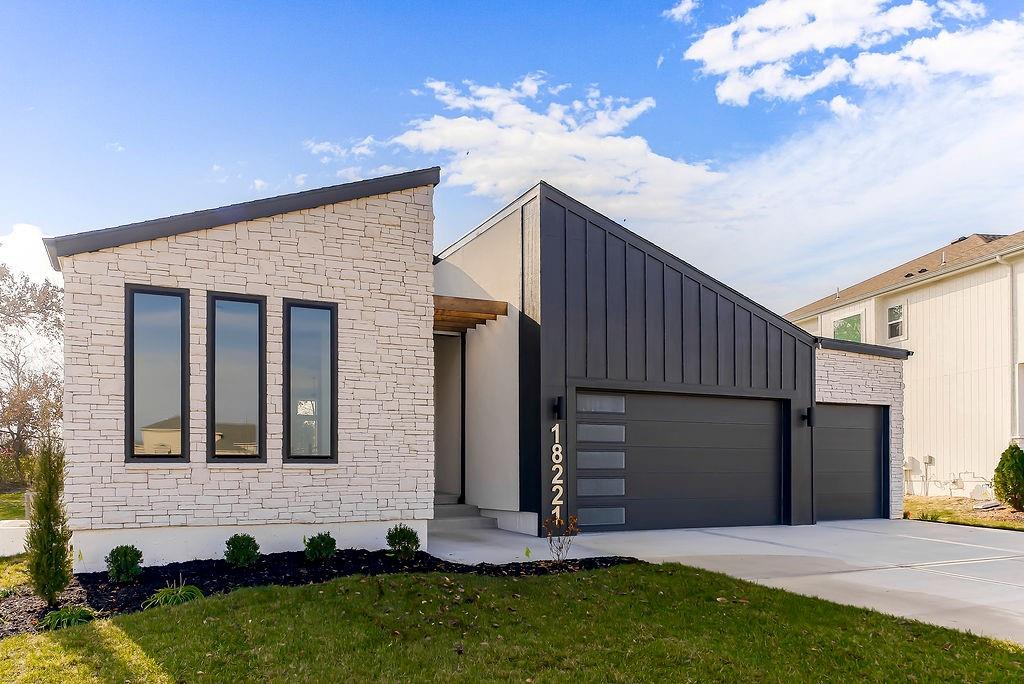 Listing Photo MLS #HMS2563186