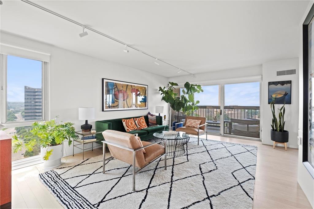 Listing Photo MLS #HMS2566681