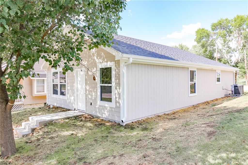 Listing Photo MLS #HMS2569383