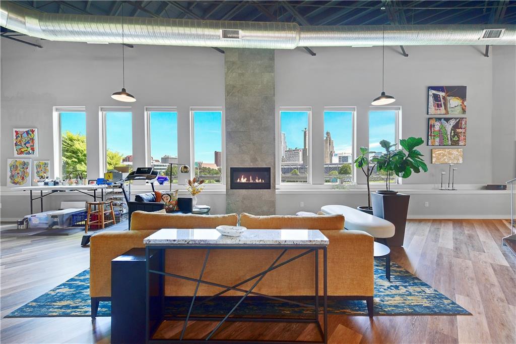 Listing Photo MLS #HMS2577669