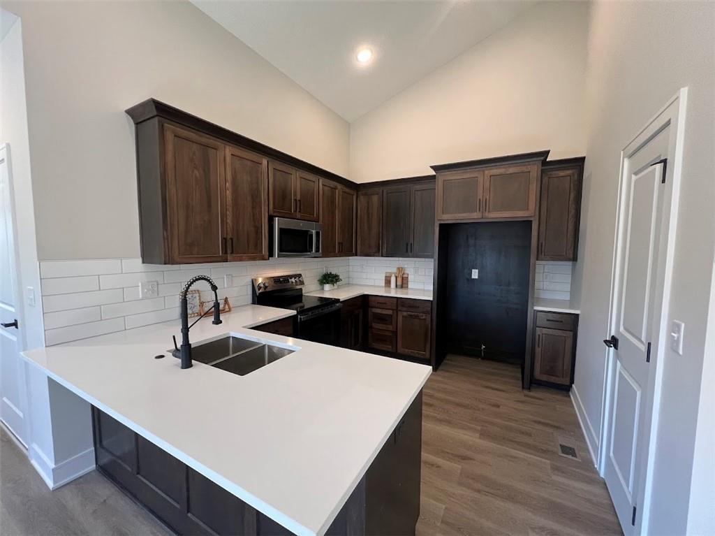 Listing Photo MLS #HMS2591890