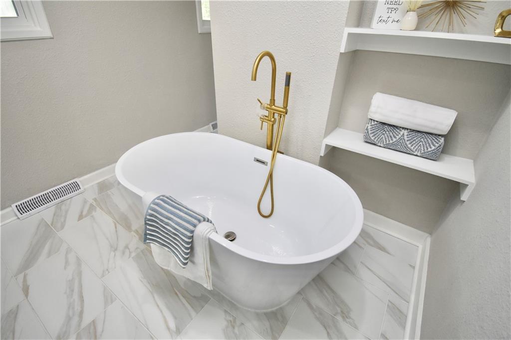 Listing Photo MLS #HMS2598687