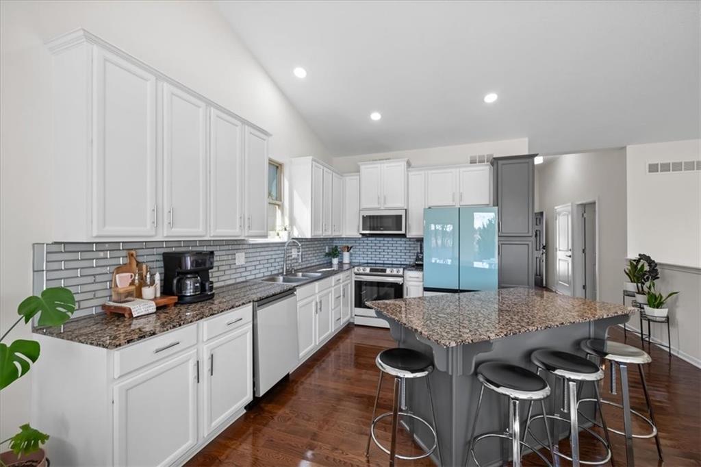 Listing Photo MLS #HMS2599133