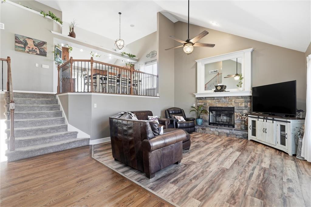 Listing Photo MLS #HMS2601417