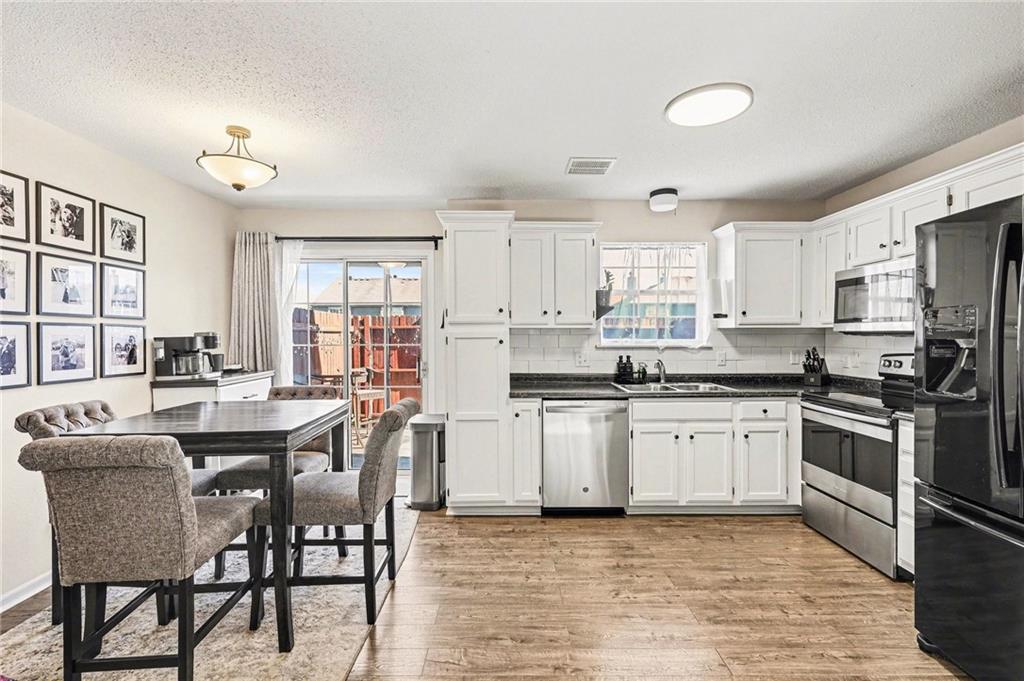 Listing Photo MLS #HMS2603077