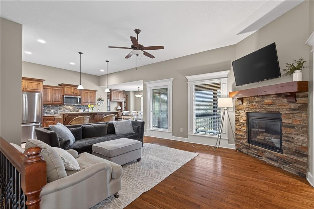 Listing Photo MLS #HMS2603161