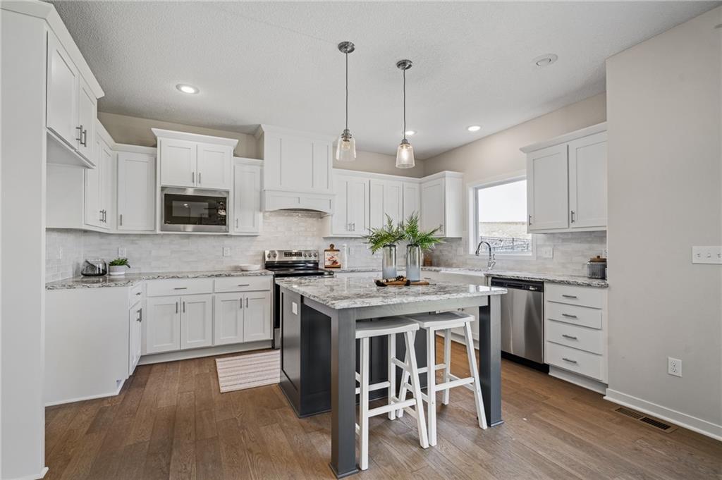 Listing Photo MLS #HMS2614725