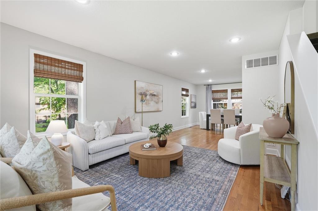Listing Photo MLS #HMS2616881