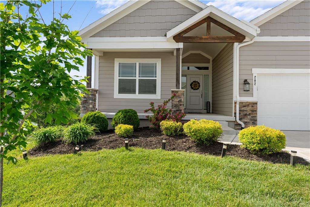 Listing Photo MLS #HMS2617127