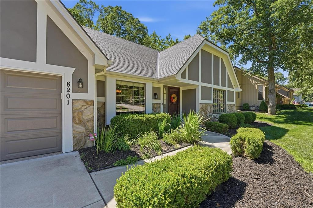 Listing Photo MLS #HMS2624516