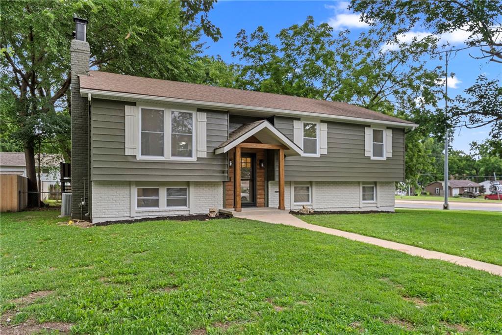Listing Photo MLS #HMS2625011