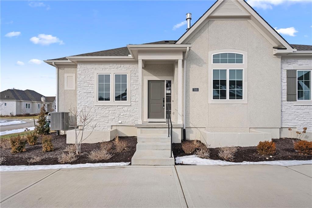 Listing Photo MLS #HMS2629159