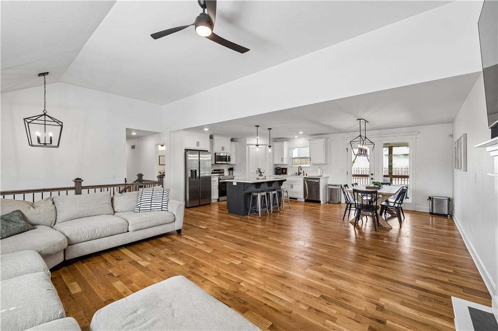 Listing Photo MLS #HMS2630937