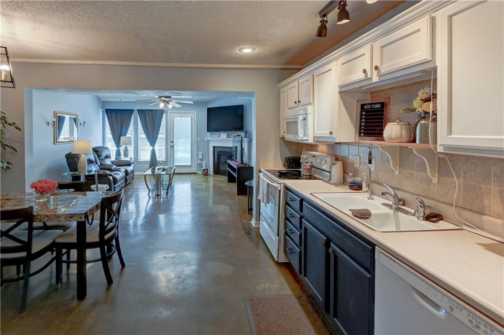 Listing Photo MLS #HMS2631998